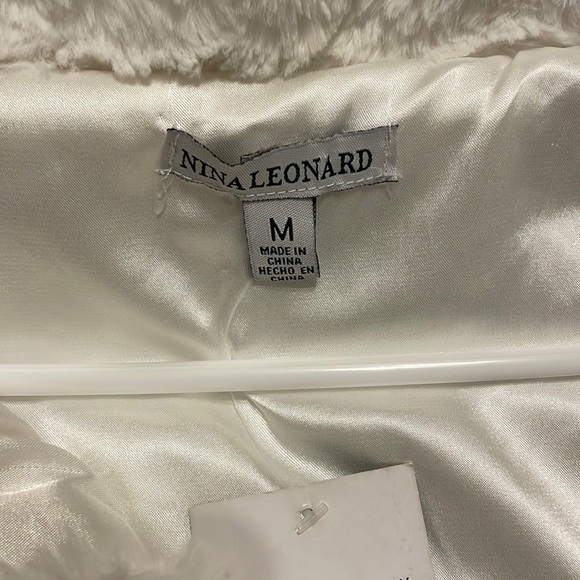 Nina Leonard Faux Fur White Caplet - Picture 4 of 6